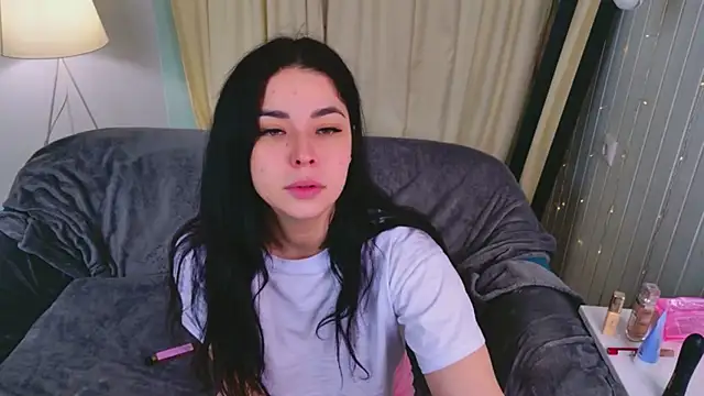 Erika Moan  online show from April 3, 2026, 6:00 am