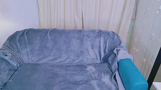 Erika Moan  online show from April 8, 2026, 6:02 am