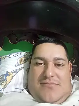 Snapshot of BIGLATINOANDMILKMAN chatting on February 20, 2026, 6:30 pm BIGLATINOANDMILKMAN online show from February 20, 2026, 6:30 pm