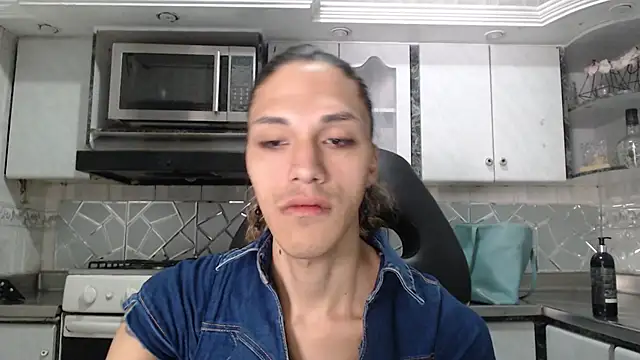 CrisOzzz online show from May 17, 2026, 5:42 pm