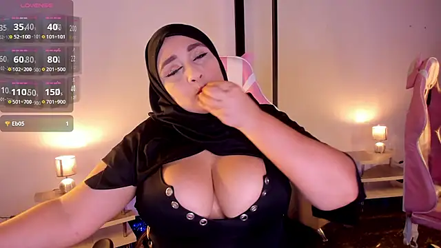 HijabiMilff online show from May 12, 2026, 3:31 pm