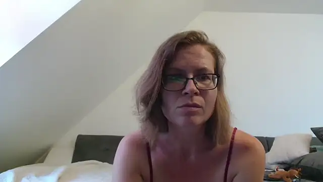 Lost in lace online show from May 30, 2026, 6:05 pm