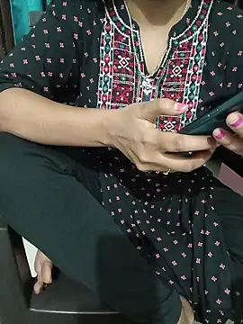 Queenlipx online show from March 16, 2026, 3:05 pm