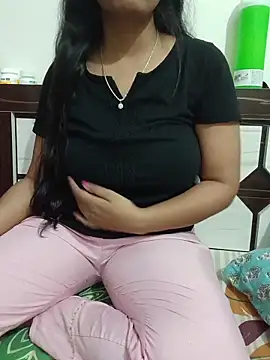 Queenlipx online show from March 26, 2026, 4:34 pm