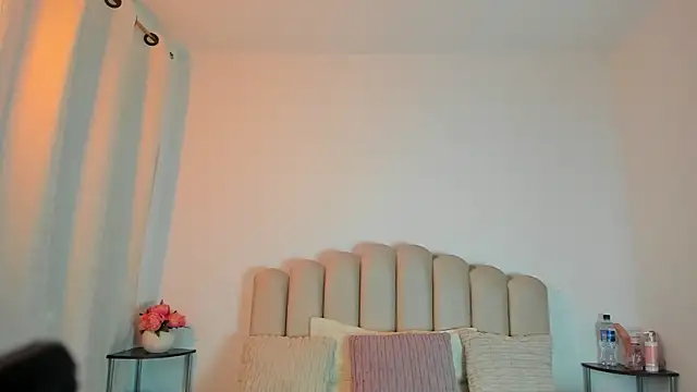 Snapshot of celeste_z chatting on March 14, 2026, 12:32 pm celeste z online show from March 14, 2026, 12:32 pm