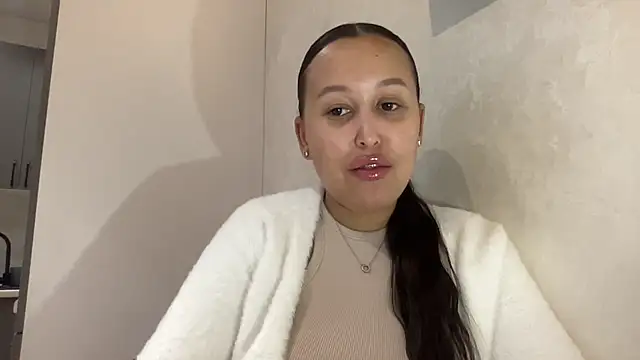 Dana 005 online show from May 2, 2026, 9:42 pm