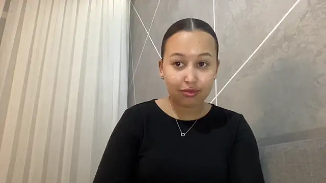 Dana 005 online show from May 18, 2026, 9:09 pm