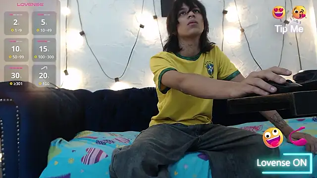 Freddiebravo online show from February 26, 2026, 11:42 am