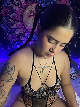 Snapshot of QueenNatt chatting on February 23, 2026, 9:01 pm QueenNatt online show from February 23, 2026, 9:01 pm