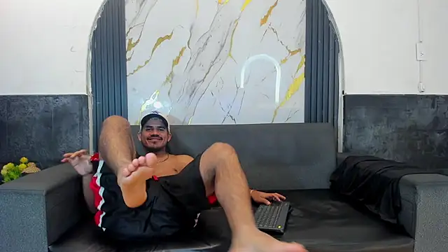 Snapshot of Latins_on_fire chatting on March 22, 2026, 12:14 am Latins on fire online show from March 22, 2026, 12:14 am