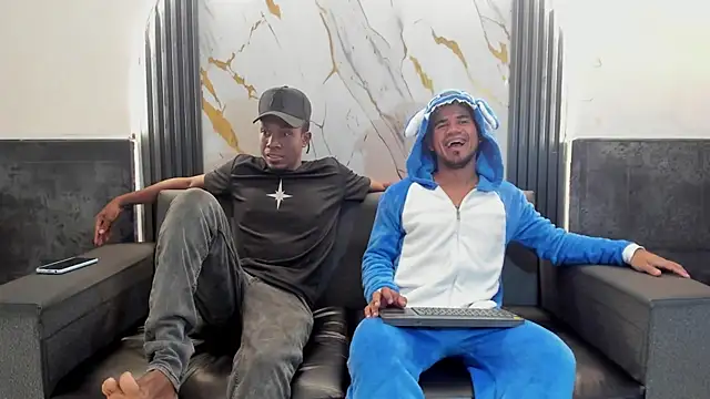 Snapshot of Latins_on_fire chatting on March 27, 2026, 11:54 am Latins on fire online show from March 27, 2026, 11:54 am