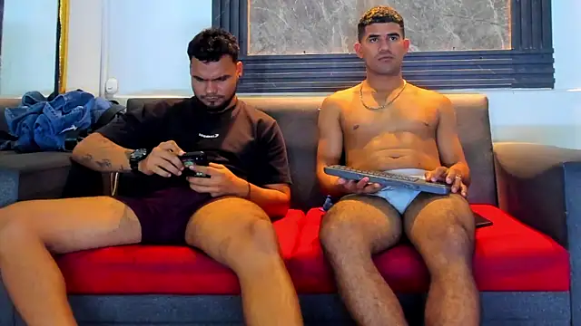 Snapshot of Latins_on_fire chatting on March 31, 2026, 12:34 am Latins on fire online show from March 31, 2026, 12:34 am