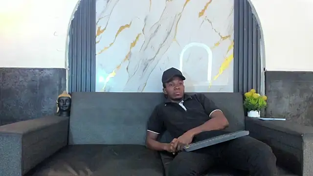 Snapshot of Latins_on_fire chatting on April 3, 2026, 12:03 pm Latins on fire online show from April 3, 2026, 12:03 pm