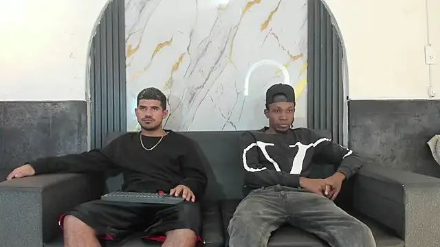 Snapshot of Latins_on_fire chatting on April 10, 2026, 11:37 am Latins on fire online show from April 10, 2026, 11:37 am