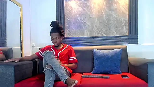 Snapshot of Latins_on_fire chatting on April 13, 2026, 11:48 am Latins on fire online show from April 13, 2026, 11:48 am