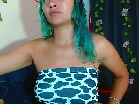 Snapshot of powderblu69 chatting on May 4, 2026, 12:50 am powderblu69 online show from May 4, 2026, 12:50 am