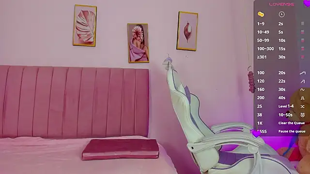 Snapshot of Zoow_bluussh chatting on March 30, 2026, 12:06 pm Zoow bluussh online show from March 30, 2026, 12:06 pm