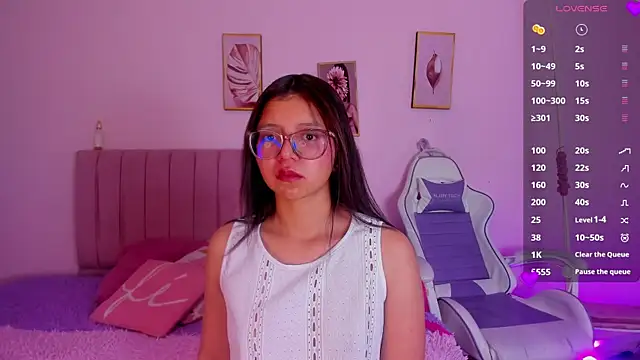 Snapshot of Zoow_bluussh chatting on March 31, 2026, 12:05 pm Zoow bluussh online show from March 31, 2026, 12:05 pm