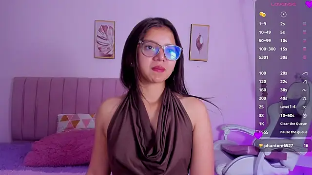 Snapshot of Zoow_bluussh chatting on April 2, 2026, 12:03 pm Zoow bluussh online show from April 2, 2026, 12:03 pm