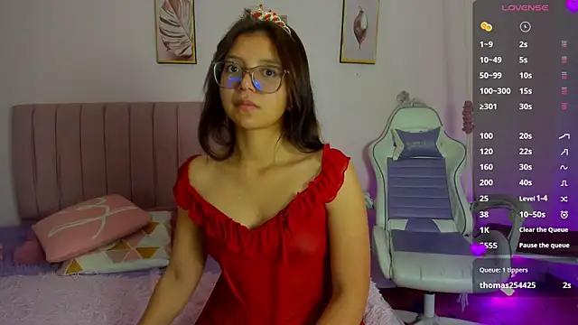 Snapshot of Zoow_bluussh chatting on April 3, 2026, 12:36 pm Zoow bluussh online show from April 3, 2026, 12:36 pm