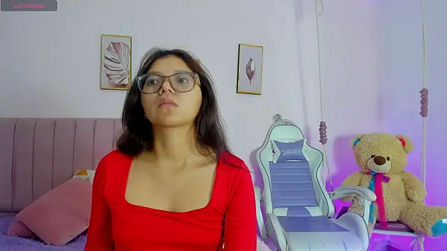 Snapshot of Zoow_bluussh chatting on April 4, 2026, 11:51 am Zoow bluussh online show from April 4, 2026, 11:51 am