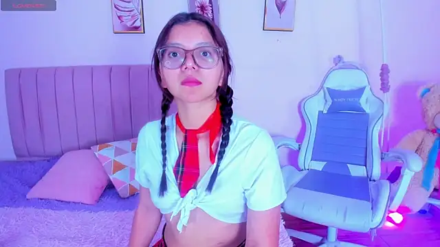 Snapshot of Zoow_bluussh chatting on April 6, 2026, 12:06 pm Zoow bluussh online show from April 6, 2026, 12:06 pm