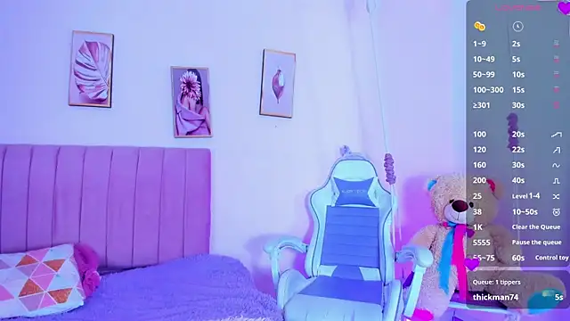 Snapshot of Zoow_bluussh chatting on April 7, 2026, 12:05 pm Zoow bluussh online show from April 7, 2026, 12:05 pm