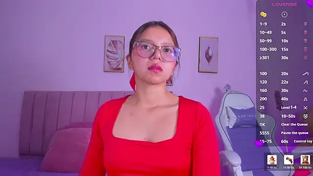 Snapshot of Zoow_bluussh chatting on April 8, 2026, 12:05 pm Zoow bluussh online show from April 8, 2026, 12:05 pm