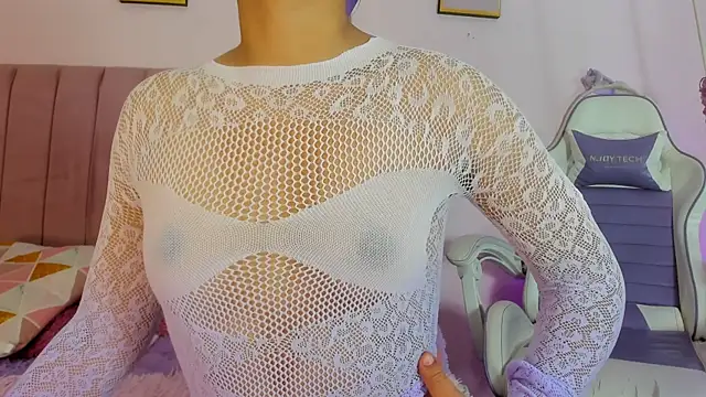 Snapshot of Zoow_bluussh chatting on April 13, 2026, 12:32 pm Zoow bluussh online show from April 13, 2026, 12:32 pm