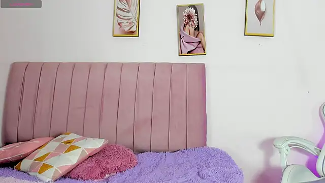 Snapshot of Zoow_bluussh chatting on April 14, 2026, 12:00 pm Zoow bluussh online show from April 14, 2026, 12:00 pm