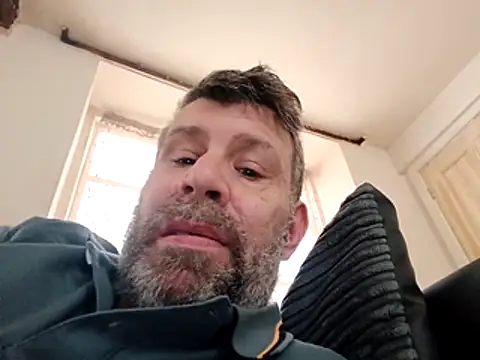 Snapshot of stud2512 chatting on March 12, 2026, 1:39 pm stud2512 online show from March 12, 2026, 1:39 pm