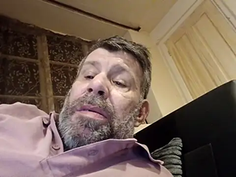 Snapshot of stud2512 chatting on March 18, 2026, 9:40 pm stud2512 online show from March 18, 2026, 9:40 pm