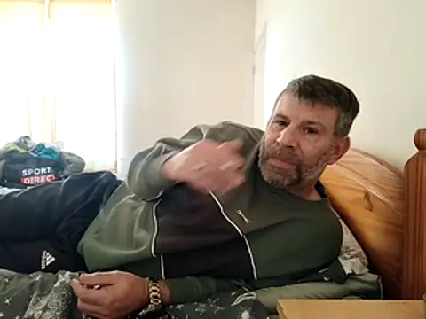 Snapshot of stud2512 chatting on April 5, 2026, 7:49 am stud2512 online show from April 5, 2026, 7:49 am