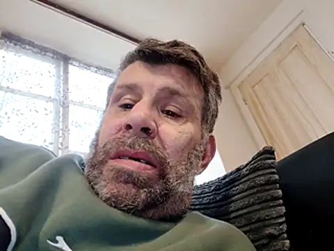 Snapshot of stud2512 chatting on April 8, 2026, 4:18 pm stud2512 online show from April 8, 2026, 4:18 pm