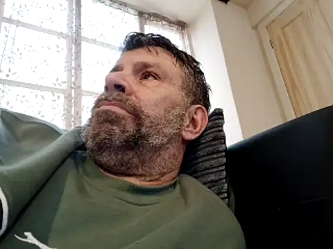 Snapshot of stud2512 chatting on April 10, 2026, 4:23 pm stud2512 online show from April 10, 2026, 4:23 pm