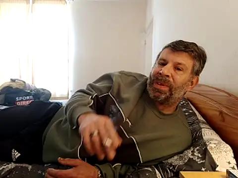 Snapshot of stud2512 chatting on April 16, 2026, 8:15 am stud2512 online show from April 16, 2026, 8:15 am