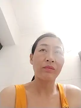 lris-Beauty77 online show from April 2, 2026, 9:01 pm