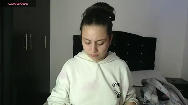 Ana  arms online show from April 9, 2026, 2:55 pm