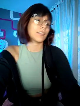 Snapshot of ElowenVirelle chatting on February 21, 2026, 5:08 am ElowenVirelle online show from February 21, 2026, 5:08 am