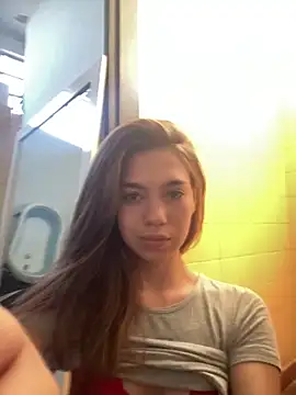 Snapshot of Milagrossuwu chatting on March 12, 2026, 9:32 pm Milagrossuwu online show from March 12, 2026, 9:32 pm