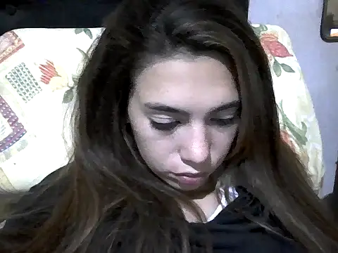 Snapshot of Milagrossuwu chatting on April 5, 2026, 3:47 am Milagrossuwu online show from April 5, 2026, 3:47 am