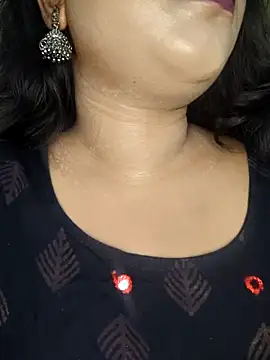 Cutie bae011 online show from March 28, 2026, 6:18 pm