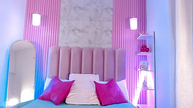 Snapshot of ArianaRougee chatting on April 3, 2026, 11:19 am ArianaRougee online show from April 3, 2026, 11:19 am