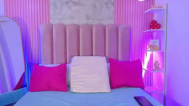 Snapshot of ArianaRougee chatting on April 9, 2026, 11:48 am ArianaRougee online show from April 9, 2026, 11:48 am