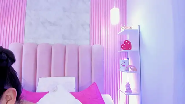 Snapshot of ArianaRougee chatting on June 24, 2026, 4:22 am ArianaRougee online show from June 24, 2026, 4:22 am