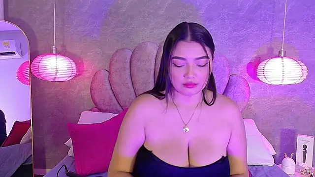 Snapshot of ArianaRougee chatting on July 11, 2026, 3:31 am ArianaRougee online show from July 11, 2026, 3:31 am