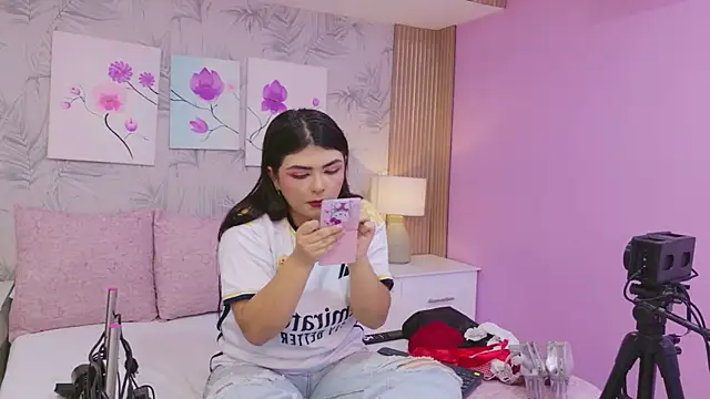 EmmaLeens online show from May 25, 2026, 12:11 pm