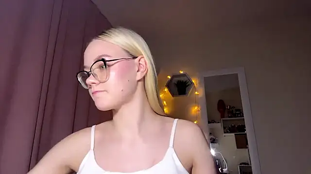 MiaCashe online show from March 2, 2026, 3:08 pm