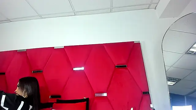 Snapshot of Alicee_Grey chatting on March 5, 2026, 2:35 pm Alicee Grey online show from March 5, 2026, 2:35 pm