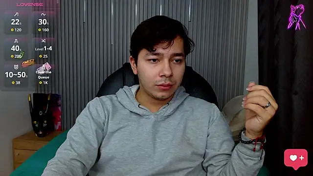 Snapshot of Julian_Smith21 chatting on May 10, 2026, 5:23 am Julian Smith21 online show from May 10, 2026, 5:23 am